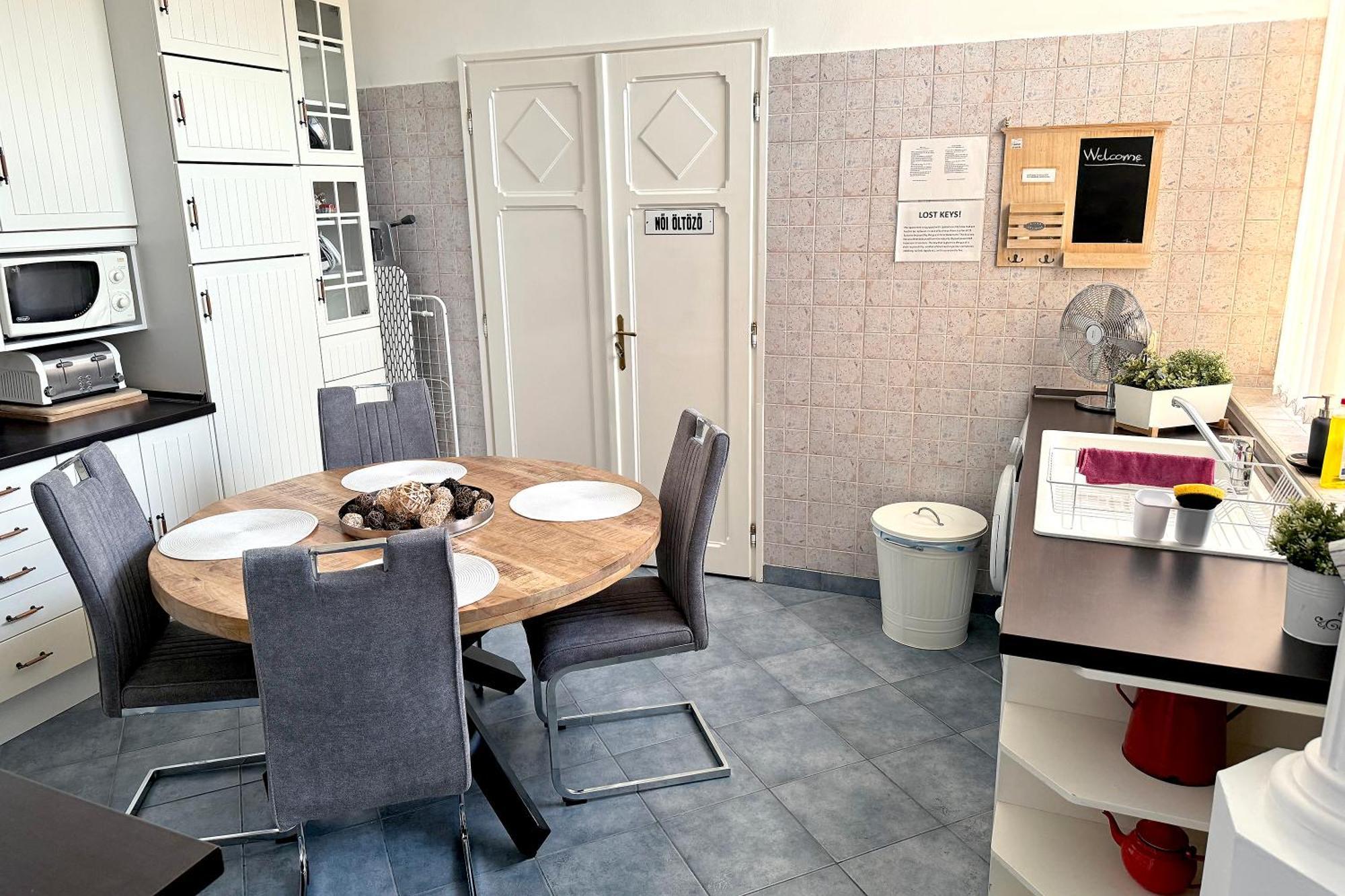 Appartement Elegant 125m2 In Center Of *