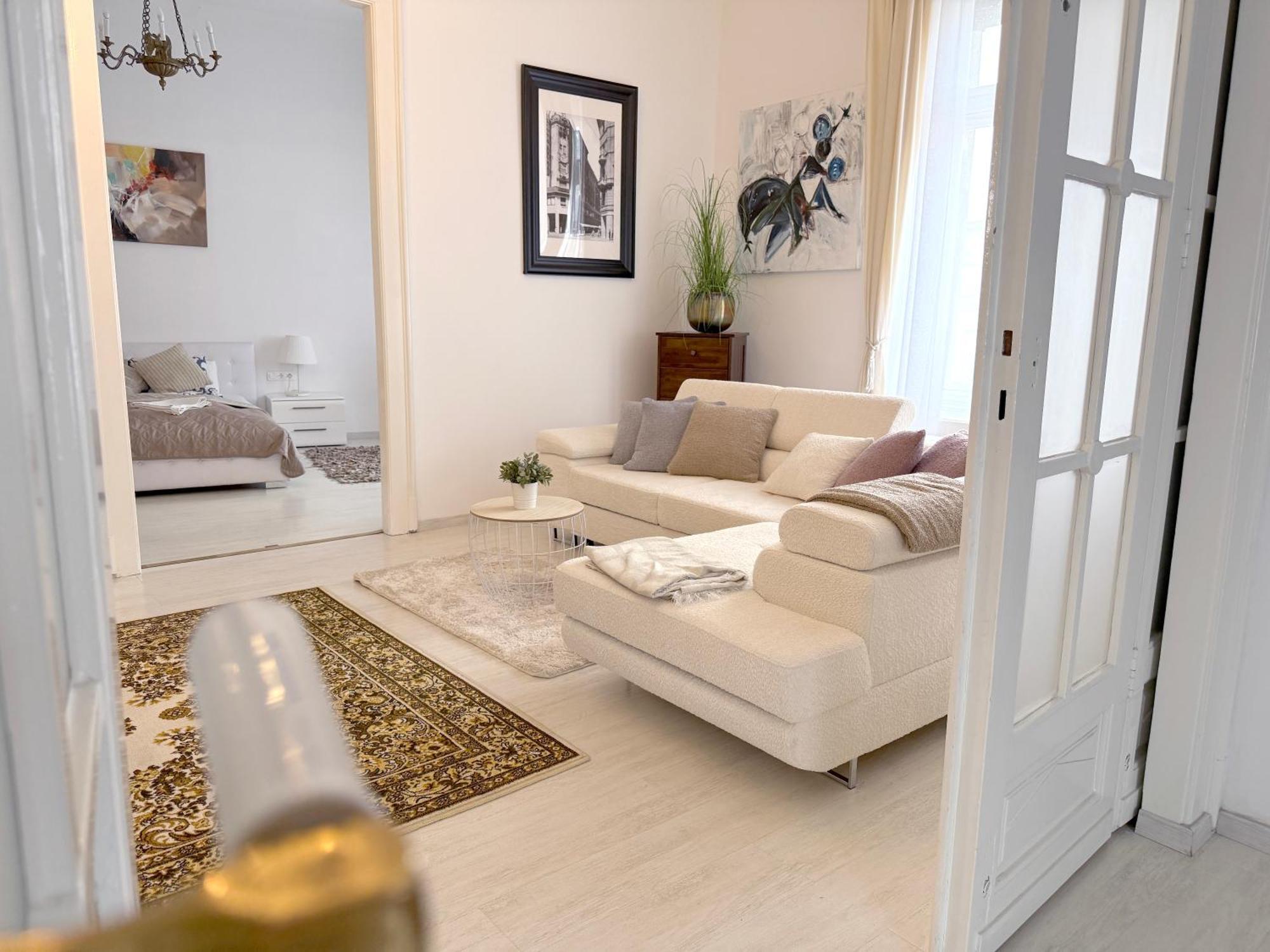 Elegant 125m2 In Center Of Budapest